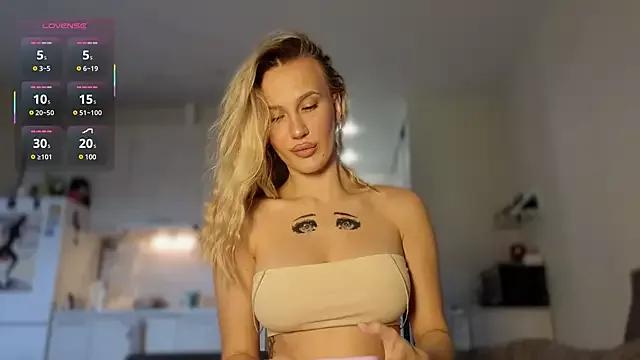 lluna_drug from StripChat