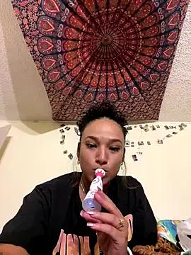 Lmaobye123 webcams show profile image 