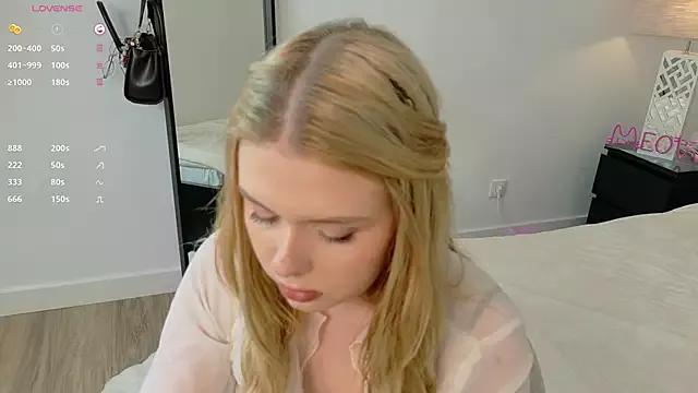 Locac0c0 webcams show profile image 