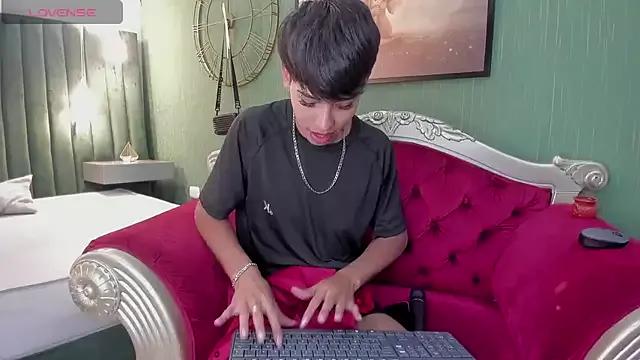 Logan_kiing webcams show profile image 