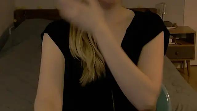lola___shy from StripChat