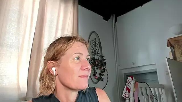 Lola_Belgium from StripChat