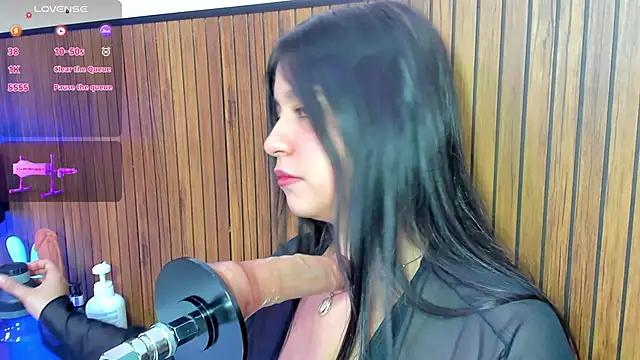 lola_clit from StripChat
