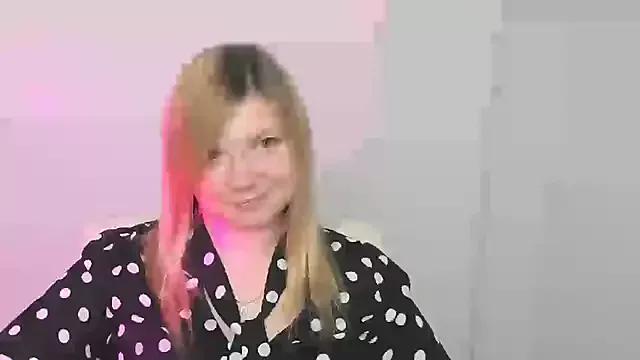 Lola_moree from StripChat is Freechat