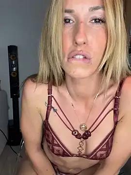 lola_tentatiion from StripChat is Freechat