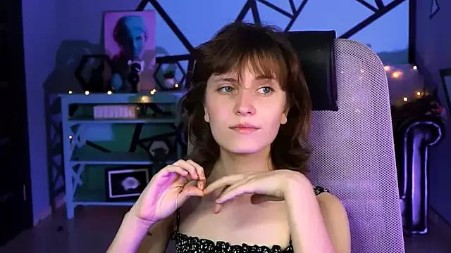LolaAsmus from StripChat is Freechat