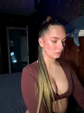 Lolababydoll from StripChat is Freechat