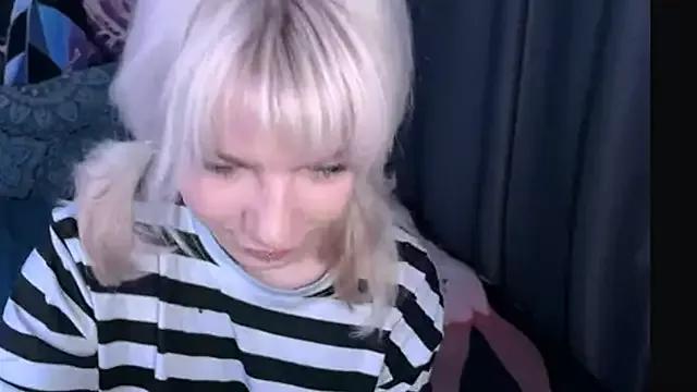 LolaDollyMur from StripChat is Freechat