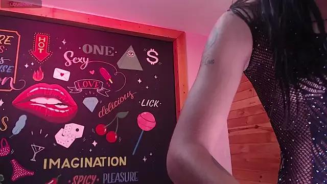 LolaLarsson from StripChat