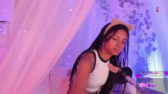 Lolalewis777 from StripChat is Freechat