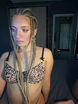 Lolastrawberry from StripChat is Freechat
