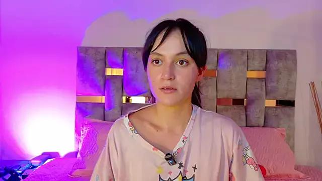 LolaYun from StripChat is Freechat