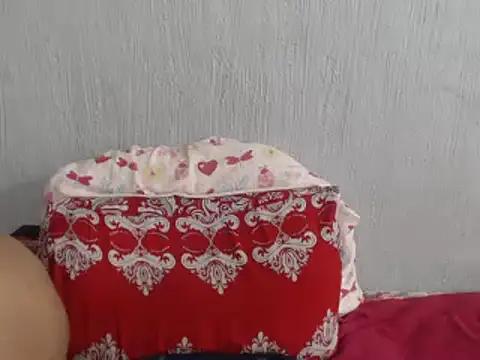 LollaMoans from StripChat