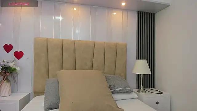 Loly_petitte webcams show profile image 