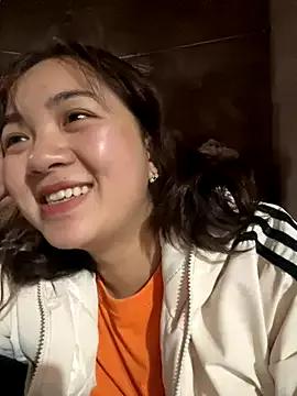 Lonnina from StripChat is Freechat