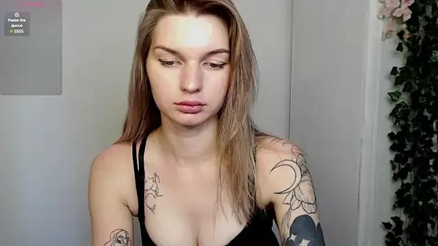lookoluna from StripChat is Freechat
