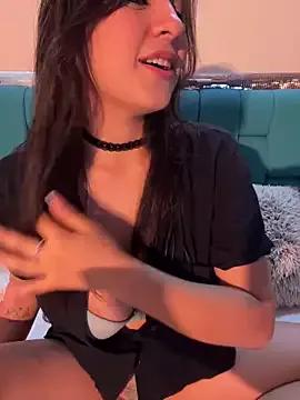 loolla_23 on StripChat