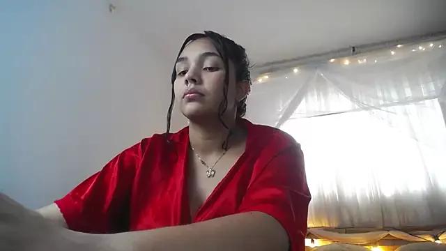 loreaniss from StripChat is Freechat