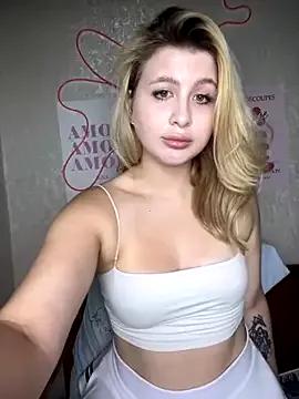 lorenaas from StripChat is Freechat