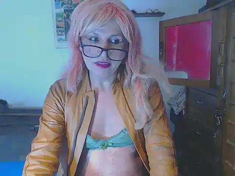 LorenJade from StripChat is Freechat