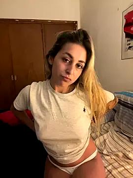 LouaneRls from StripChat is Freechat