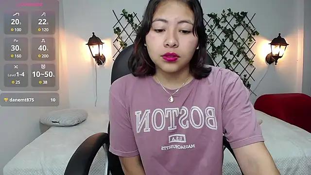Louisa__clare from StripChat is Freechat