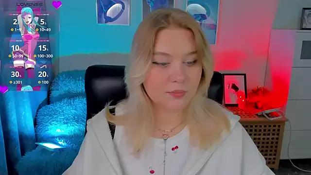 LouiseMous on StripChat