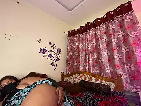 LouleyRanii from StripChat