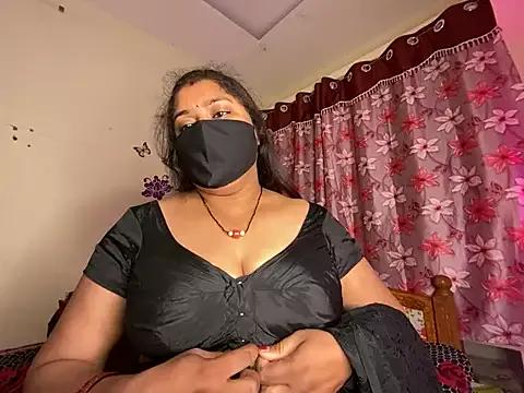LouleyRanii from StripChat