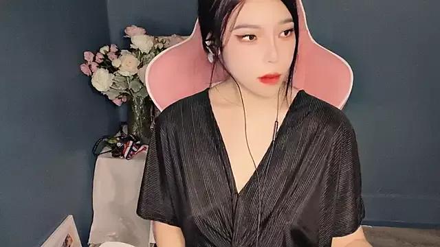 Love-LittleGirl from StripChat is Freechat