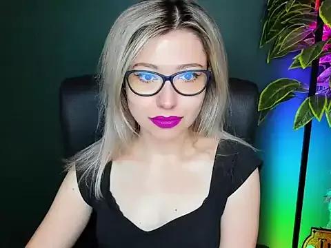 loveHeidi from StripChat is Freechat