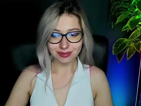 loveHeidi from StripChat is Freechat