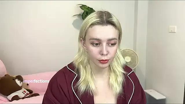 lovelybebe from StripChat is Freechat