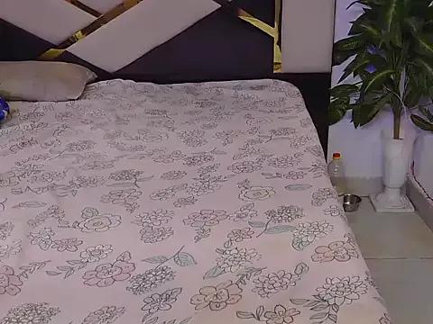 Lovelyy-couple from StripChat is Freechat