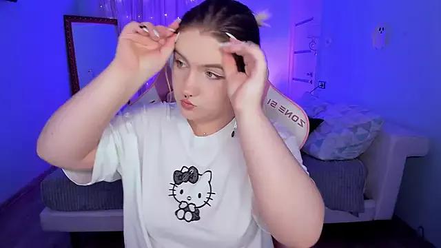 lovelyy_julia from StripChat is Freechat