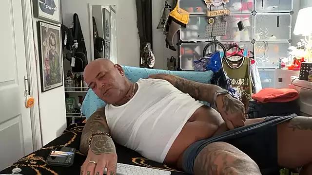 lovetatts64 from StripChat is Freechat