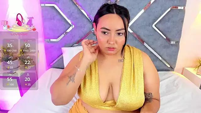LucciaPorter from StripChat