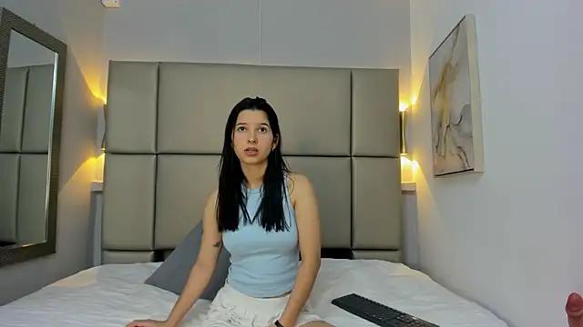 lucianasmith_ from StripChat is Freechat