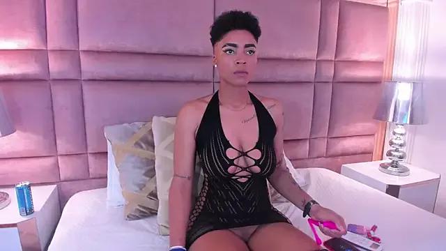 LuciaWallace from StripChat is Freechat
