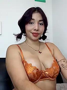 LucyMartelli from StripChat is Freechat