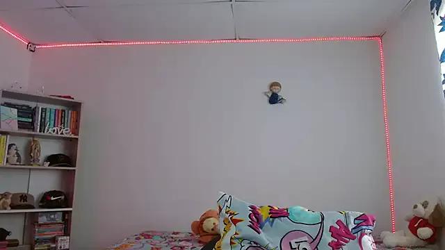 LucyStart1 webcams show profile image 
