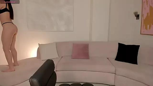 LucyWeiss_ from StripChat is Freechat