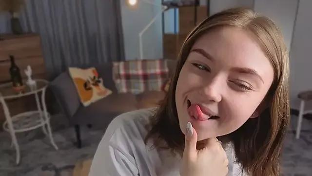 LuellaVisalli from StripChat