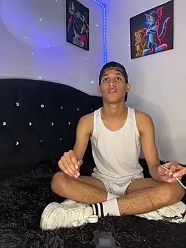 Luigi_cumming1 from StripChat is Freechat