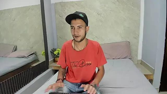 luisa_luis from StripChat is Freechat