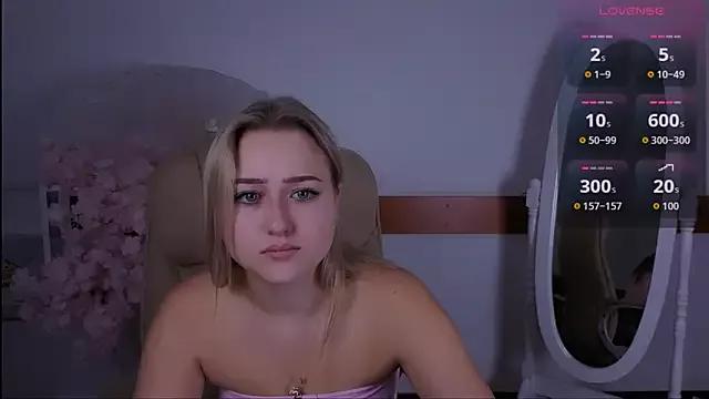Lulu___Moon from StripChat