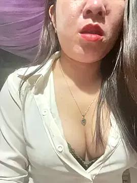 Luna-ass from StripChat is Freechat