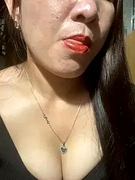 Luna-ass from StripChat is Freechat