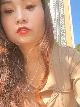 luna-sisi from StripChat is Freechat