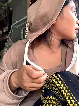 Luna-xinh04 from StripChat is Freechat